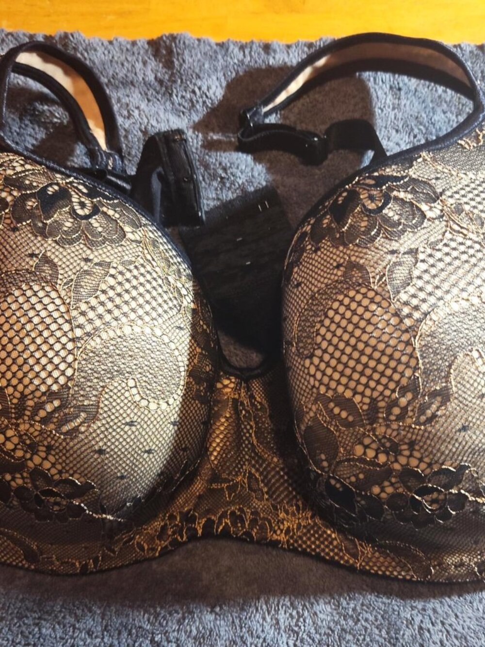Vtg Cacique Black beige lace 42D  Full  Coverage SHIPS FREE